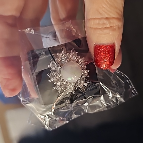 Elite Enchantment White Ring 💍 Silver STRETCHY - Picture 3 of 4